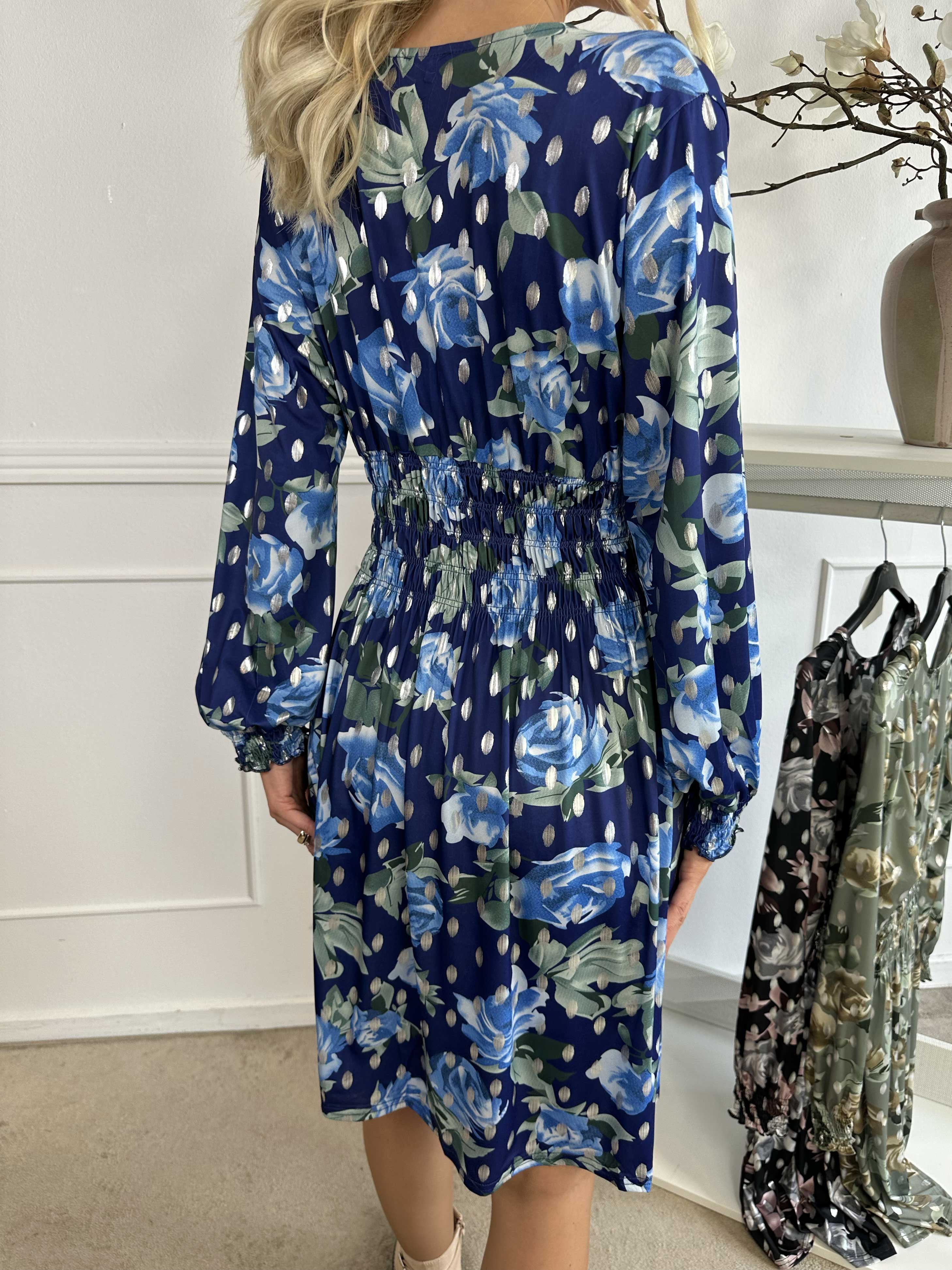 Pams Blossom Short L/S - Elastisk kjole i krølfrit stof med sølv detaljer